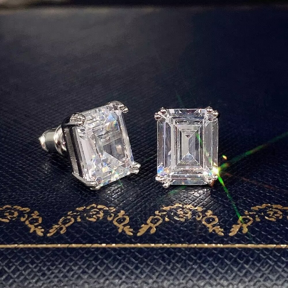 NEW 18k White Gold Emerald Cut Diamond Earrings - Picture 2 of 8